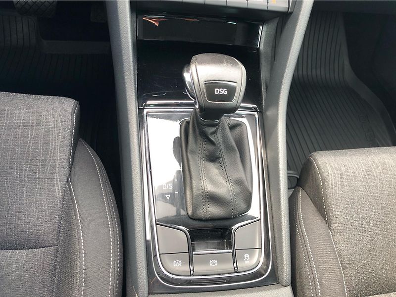 Škoda Karoq 1,5 TSI DSG Style - fotka 23 z 30