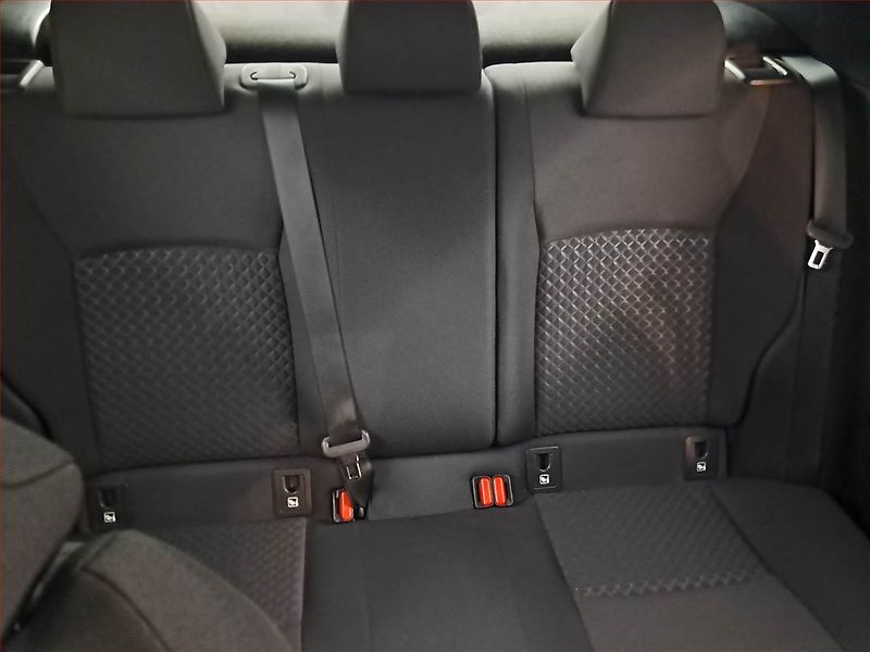 Toyota C-HR (2023) Comfort 1.8 Hybrid, COMFORT - fotka 10 z 21