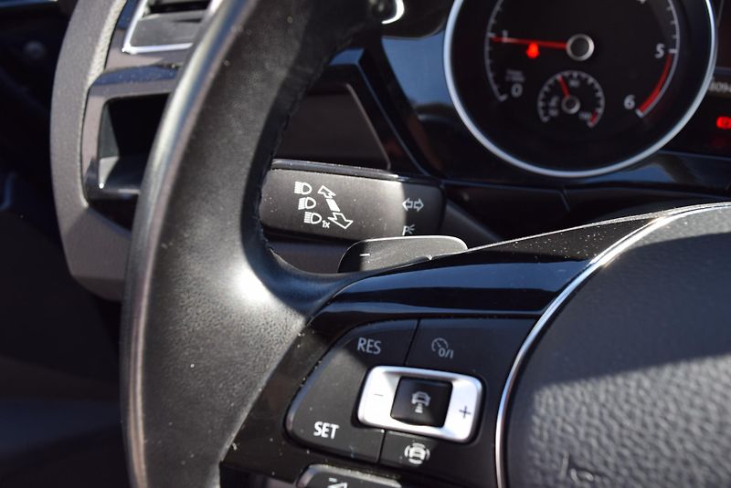 Volkswagen Touran (2021) 2.0TDI 110kw DSG 7MÍST HIGHLIN - fotka 39 z 50