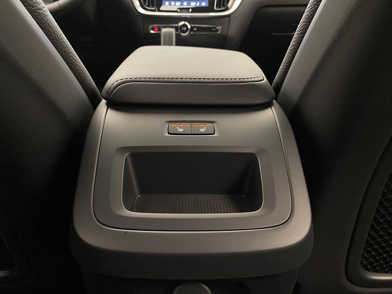Volvo V60 (2026) B4 AUT DARK PLUS - fotka 61 z 61