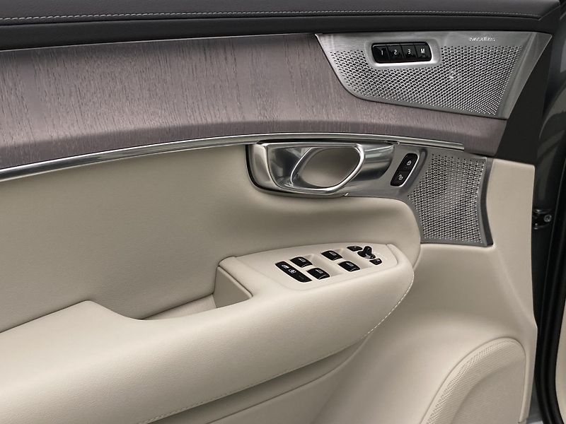 Volvo XC90 (2026) T8 AWD Plug-in DARK ULTRA - fotka 32 z 74