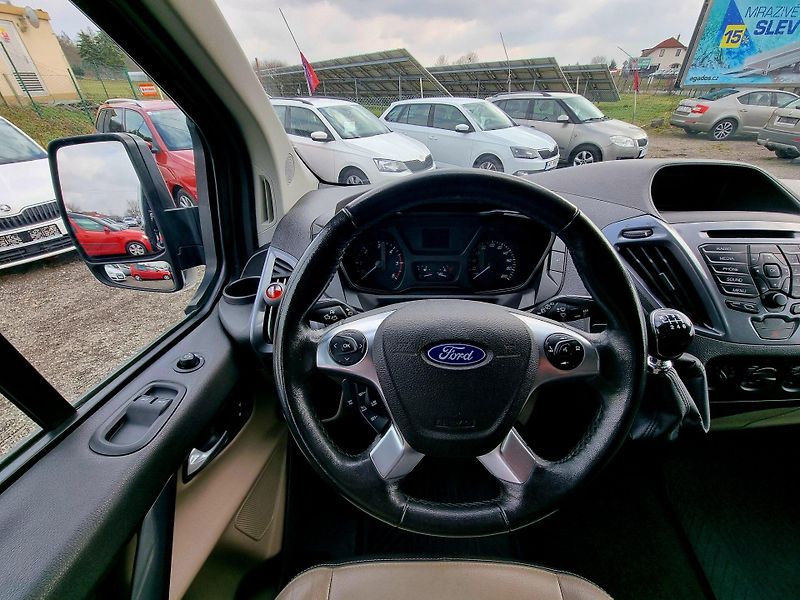 Ford Tourneo Custom (2017) 2,0 TDCi 96kW L2 Titanium,8.mí - fotka 13 z 23