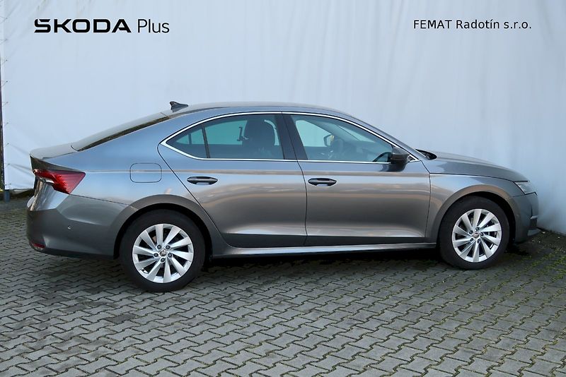 Škoda Octavia (2024) Top Selection 1.5 TSI 110 kW - fotka 3 z 28