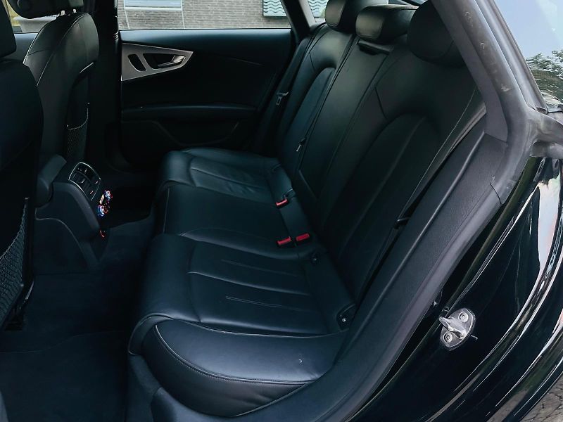 Audi A7 3.0TDI AUT 4x4 KAMERA TAŽNÉ - fotka 33 z 50