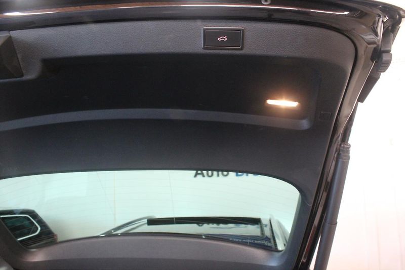 Škoda Superb (2019) 2.0TDI DSG L&K 4x4 Display - fotka 24 z 45