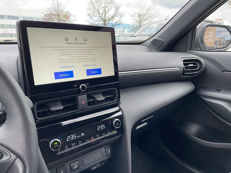 Toyota Yaris Cross 1.5 Hybrid 4x4 130k - fotka 17 z 29