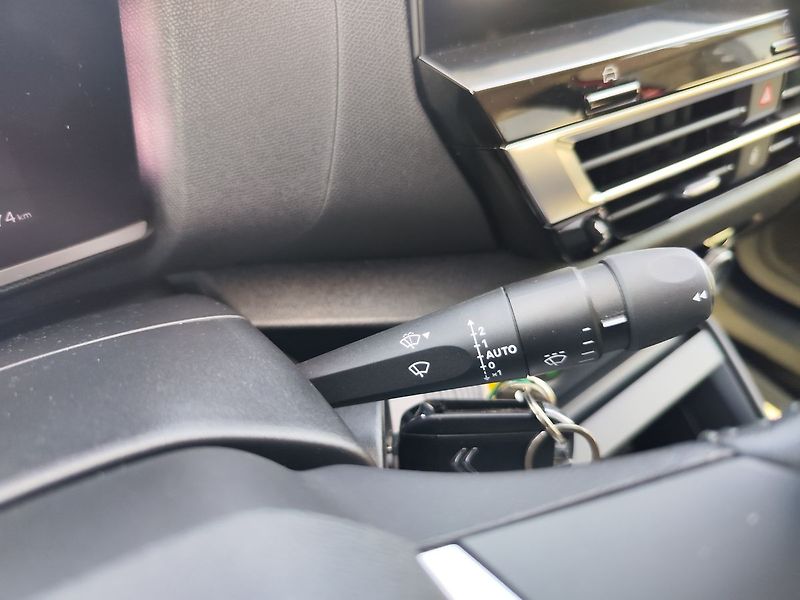 Citroën C4 1.2 Puretech/96kW Feel S&S - fotka 26 z 29