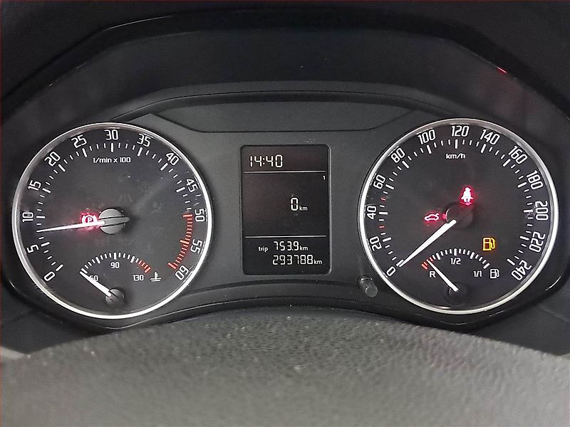 Škoda Octavia (2012) 1.6 TDI, po STK, servisované - fotka 11 z 14