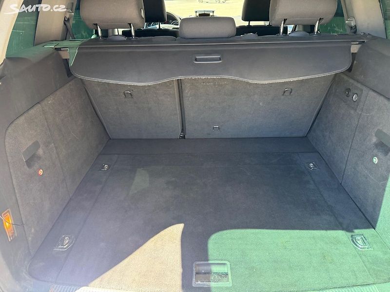 Volkswagen Touareg (2006) 2.5TDI 4x4 Tažné 3.5T Manuál - fotka 12 z 21