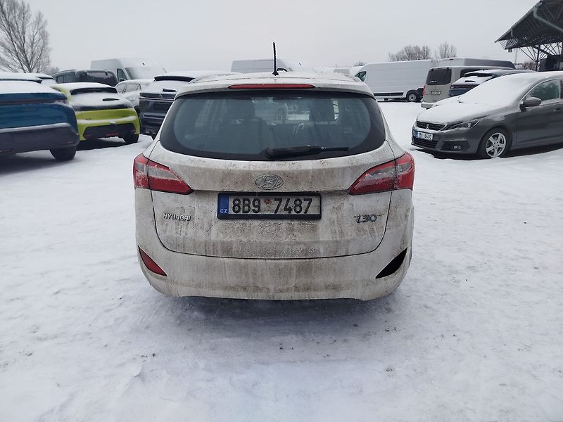Hyundai i30 - fotka 9 z 25