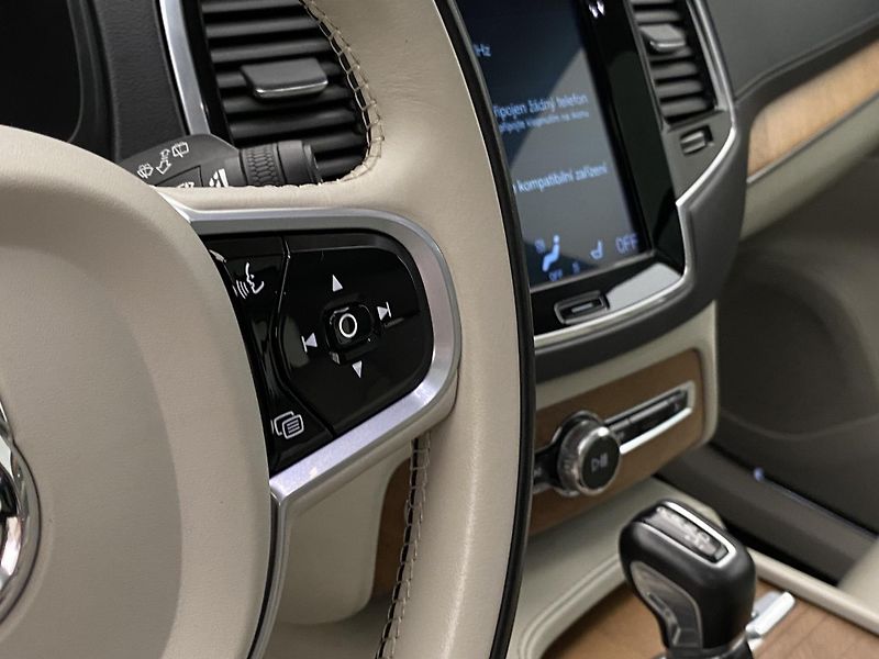 Volvo XC90 D5 AWD INSCRIPTION REZERVACE - fotka 20 z 54