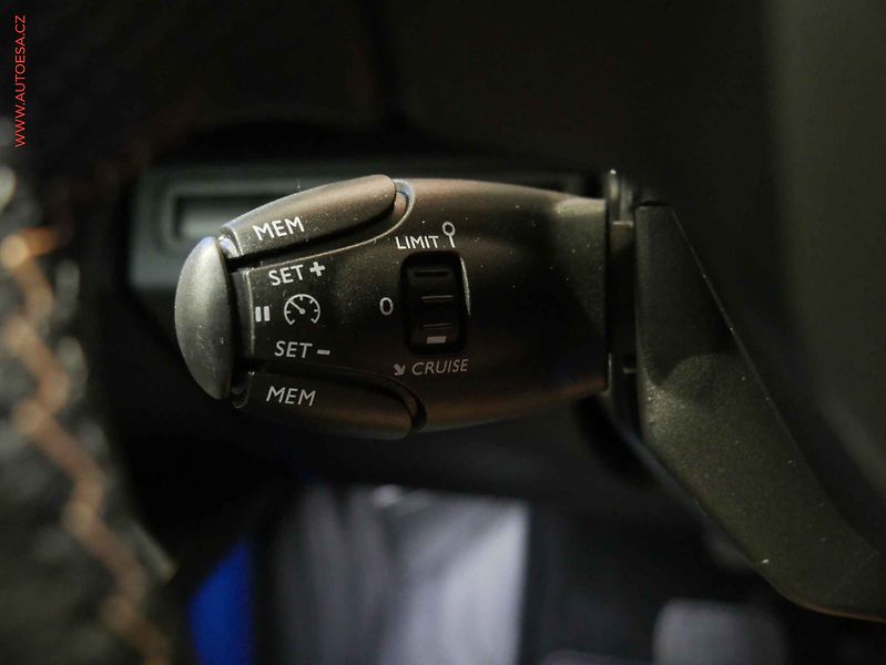 Peugeot 3008 (2020) 2.0 HDi, ČR, AT, navi, LED - fotka 15 z 23