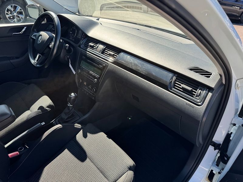 Škoda Rapid (2015) Spaceback Style + 1.4 TSI DSG - fotka 28 z 31