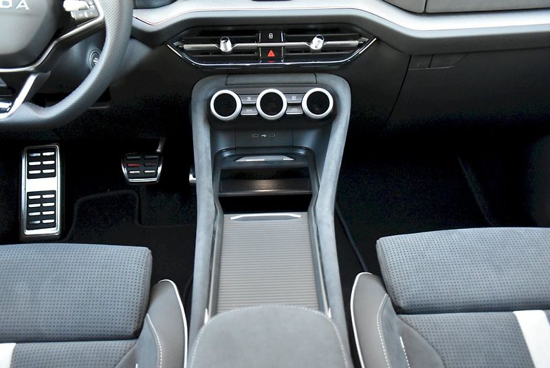 Škoda Kodiaq (2025) SPORTLINE 4X4 TD 142/2.0 A7A - fotka 42 z 43