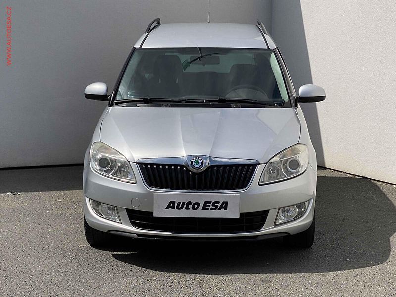 Škoda Roomster (2011) 1.6 TDi, ČR, Style, park. - fotka 2 z 14