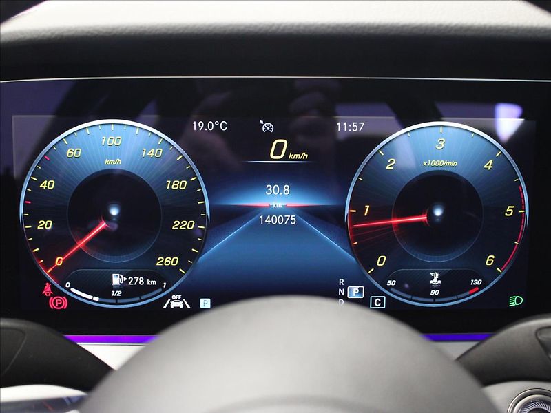 Mercedes-Benz CLS 2,0 D 9G - Tronic AMG line - fotka 19 z 31