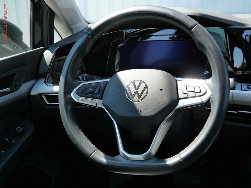 Volkswagen Golf (2023) 1.0 eTSi, ČR, Life, AT, LED - fotka 11 z 31