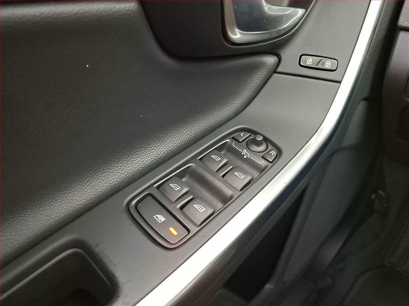 Volvo V60 (2017) D3 2.0, Automat, Xenony - fotka 19 z 20