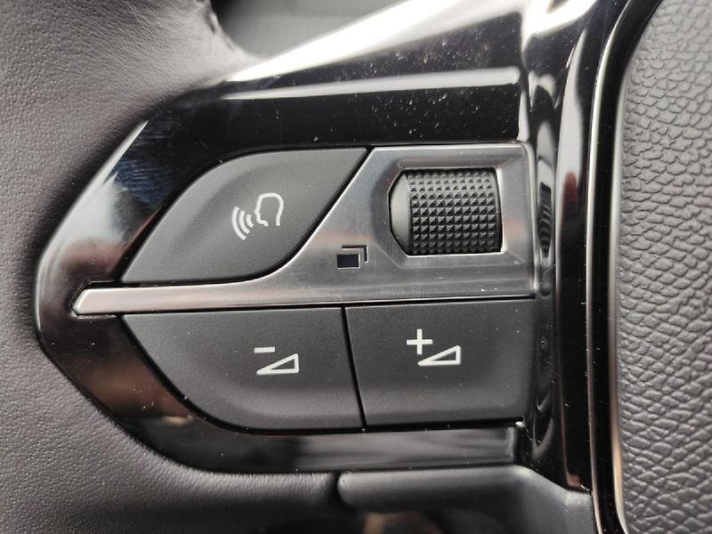 Peugeot 2008 (2026) ALLURE 1.2 100k MAN6  - fotka 21 z 28