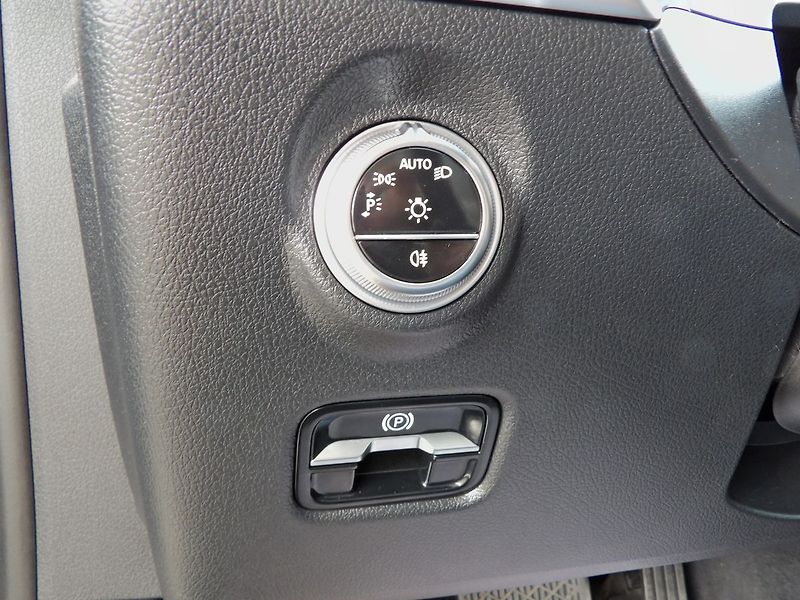 Mercedes-Benz Třídy C 220d A/T 9°LED Virtual Tažné - fotka 21 z 37