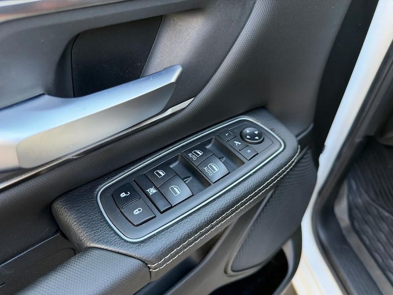 Dodge RAM (2021) +HEMI+SPORT+OFFROAD PAKET+ - fotka 15 z 21