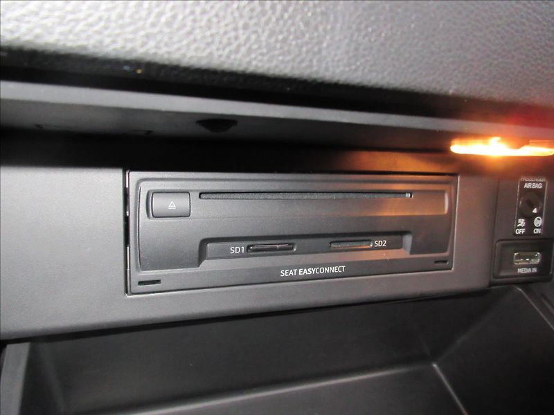 Seat Leon 1,4 TSI Led FR Top Stav - fotka 12 z 16