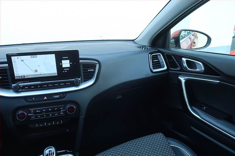 Kia XCeed (2023) Gold 1.5 T-GDI, Serv.kniha - fotka 8 z 25