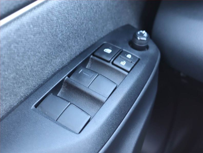 Toyota Yaris (2021) 1.5 VVT-i Hybrid, Automat - fotka 18 z 18