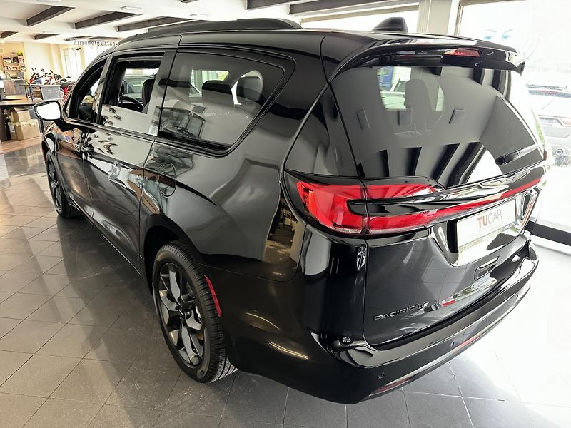 Chrysler Pacifica AWD Touring-L S-Appearance - fotka 2 z 55