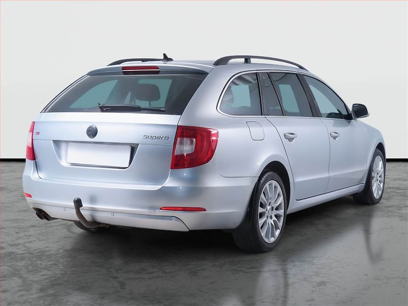Škoda Superb (2013) 2.0 TDI, Navi, Xenony - fotka 5 z 14