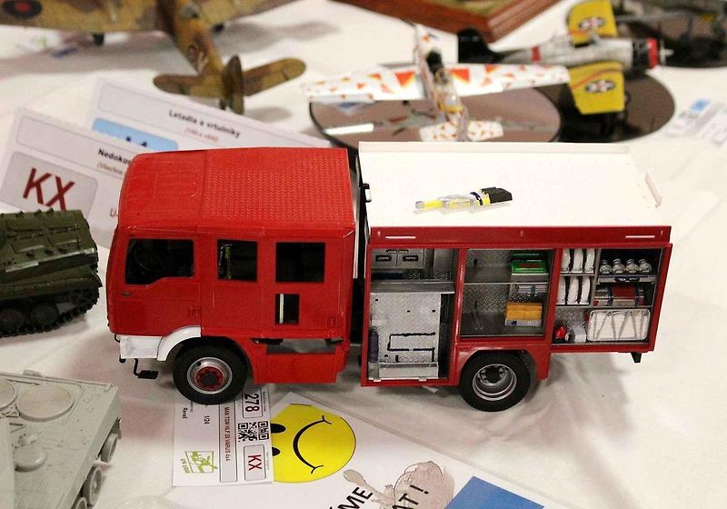 Vítězný model kategorie závodních vozů seniorů, Bugatti Type 35B Přemysla Bartoše. Se skutečným vozem si Eliška Junková dojela pro 5. místo při závodě Targa Florio 1928.