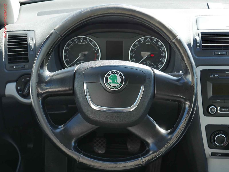 Škoda Octavia (2012) 1.6 TDi, ČR, Ambition, TZ - fotka 15 z 17