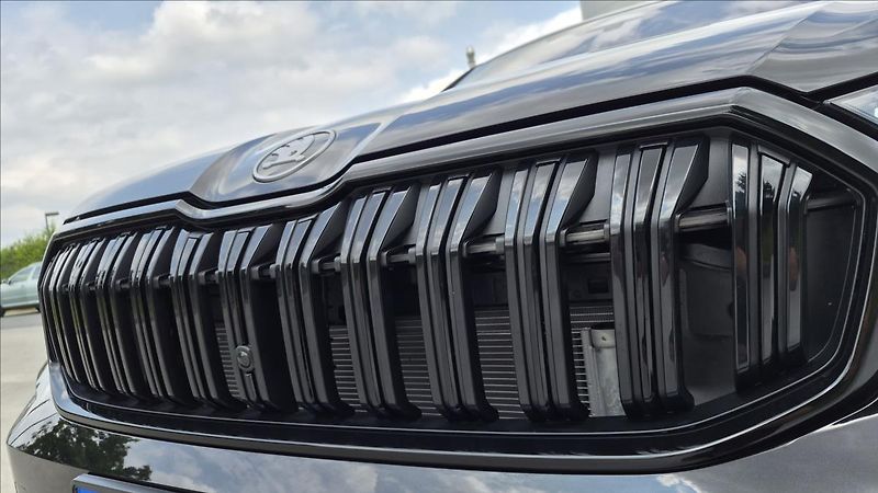 Škoda Kodiaq 2,0 TDi 142 Kw 4x4 Sportline - fotka 25 z 28