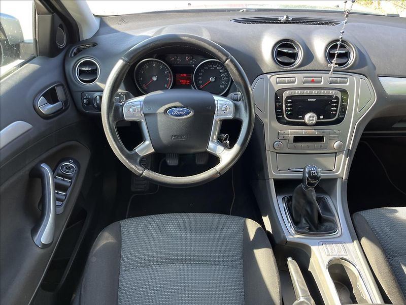 Ford Mondeo 1,6 i KLIMA ROZVODY SERVIS - fotka 14 z 34