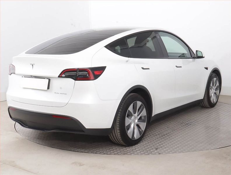 Tesla Model Y (2023) Long Range AWD 79kWh, SoH 90% - fotka 5 z 21