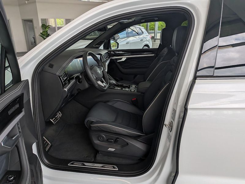 Volkswagen Touareg TDI 210kW R-Line HuD Pano NezT - fotka 6 z 24