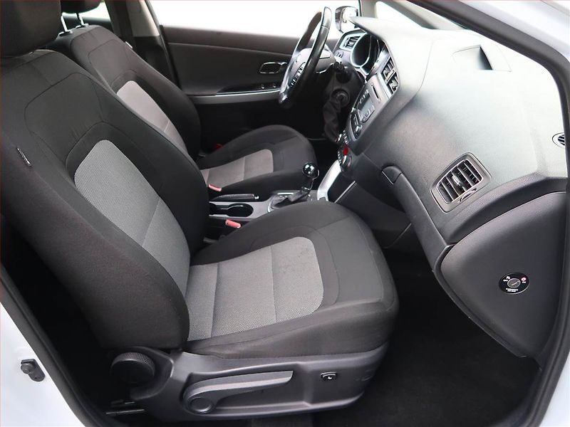 Kia Ceed (2016) 1.6 GDI, Automat, Tempomat - fotka 9 z 19