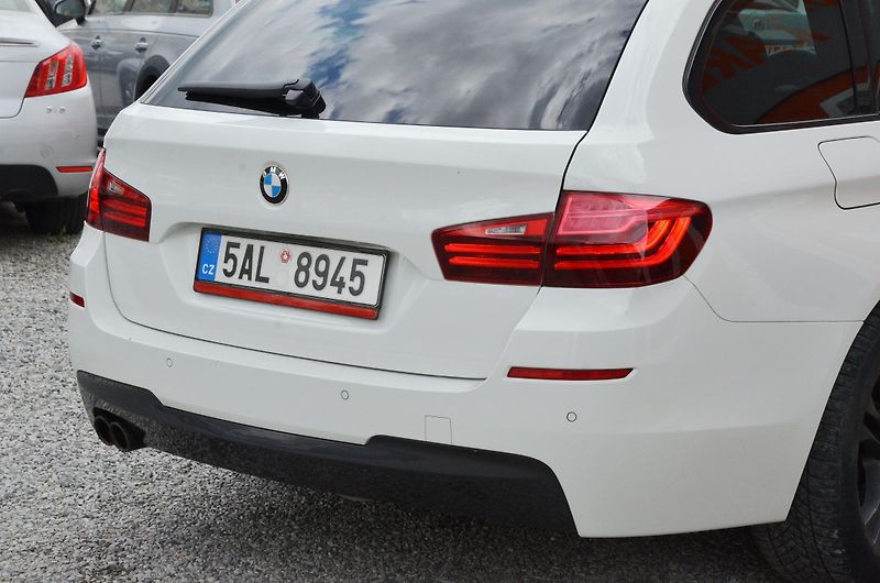 BMW Řada 5 (2016) 520d xDrive AT / ČR / M-PAKET - fotka 9 z 39