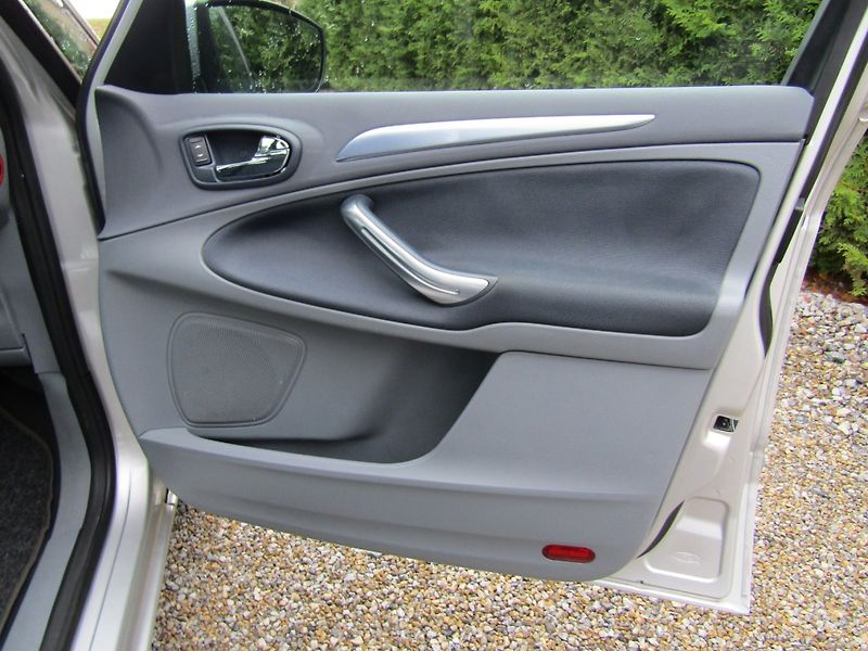 Ford Galaxy (2006) 2.0 TDCi 96kW  ZIMNÍ PNEU 7MÍS - fotka 26 z 40