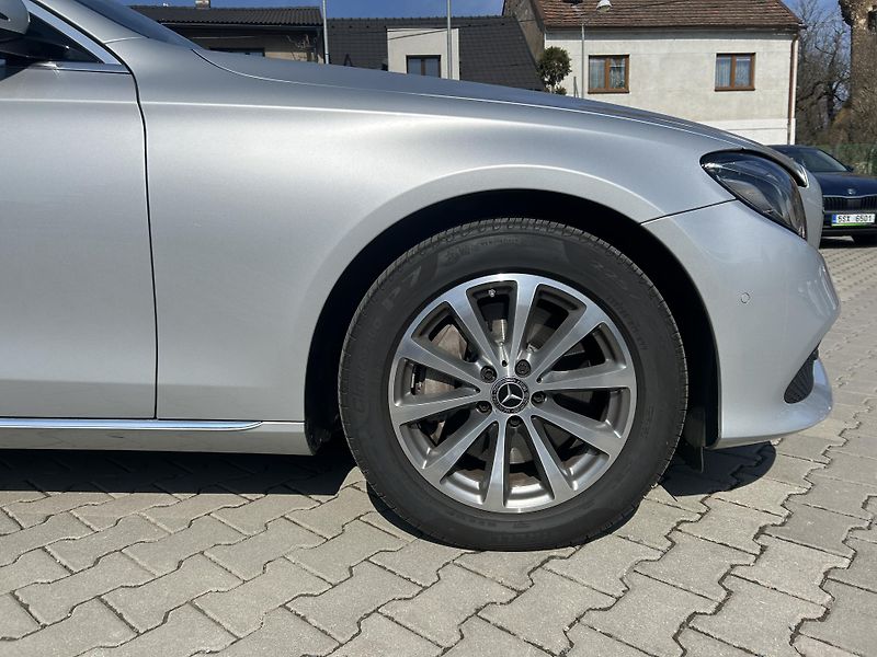 Mercedes-Benz Třídy E E 350d 190kW nové v ČR 58639km - fotka 20 z 61