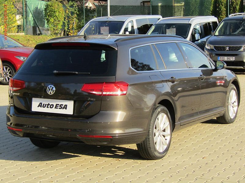 Volkswagen Passat (2018) 1.6 TDi, DSG, AC - fotka 4 z 18