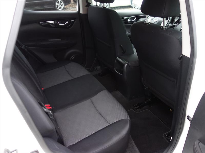 Nissan Qashqai 1,5 81kW NAVI - fotka 30 z 39