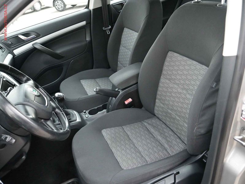 Škoda Octavia (2010) 2.0TDi, AC, tempo, park.čidla - fotka 9 z 15