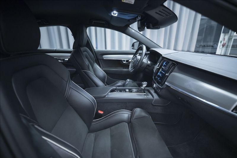 Volvo S90 2,0 D4 NAVI KAMERA 4x VÝHŘEV - fotka 8 z 42