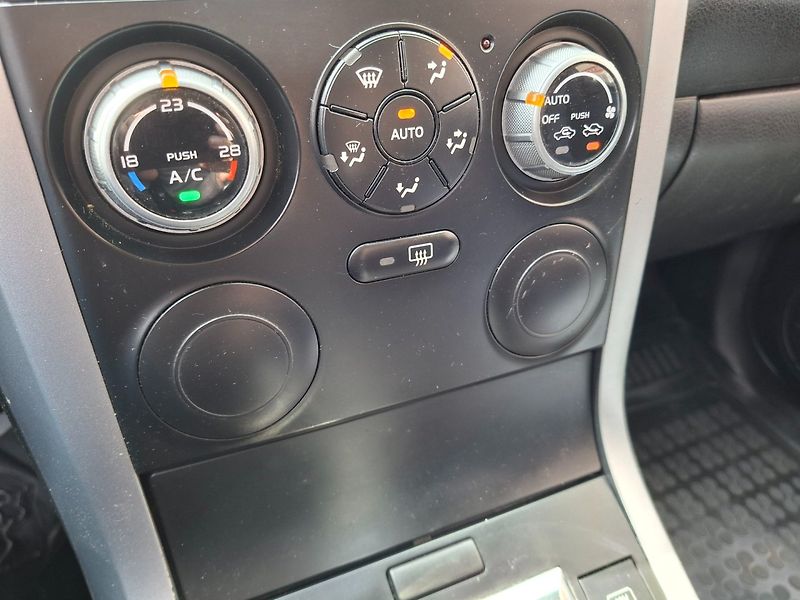 Suzuki Grand Vitara (2008) 1.6i 78kW 4x4 -T.ZAŘ-4 MÍSTNÉ - fotka 11 z 27