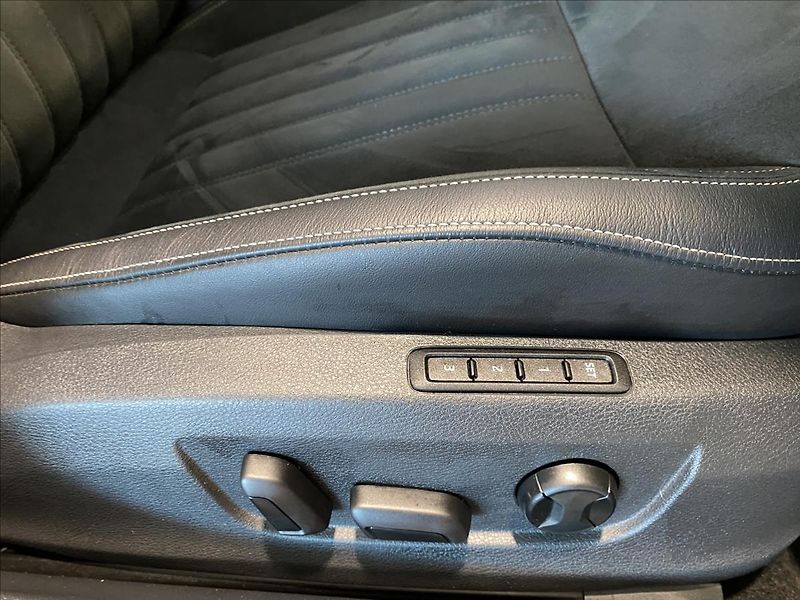 Škoda Superb 2,0 TDI 110kW Style Combi DSG - fotka 20 z 29
