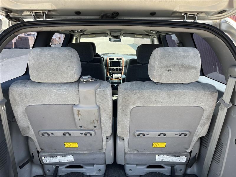 Kia Carnival 2,9 CRDi 6.MÍST STK 5/2028 - fotka 29 z 31