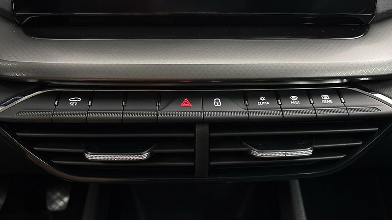 Škoda Octavia 2.0 TDI Ambition Combi - fotka 13 z 24