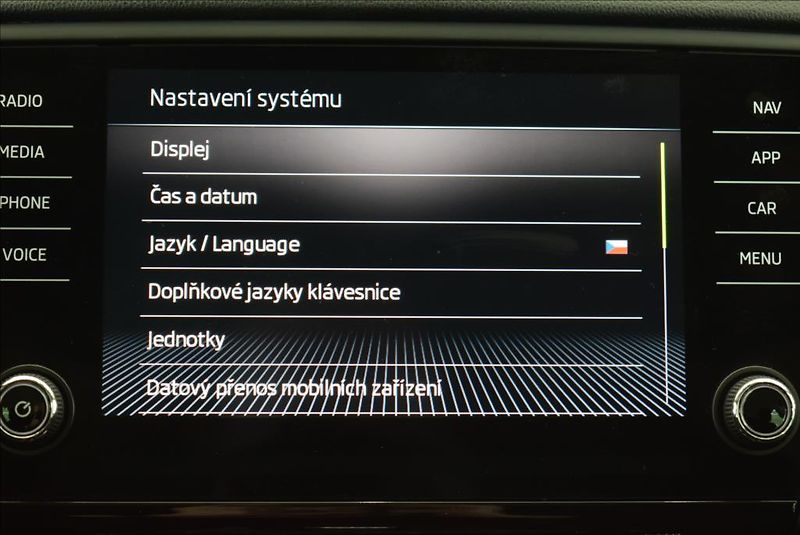 Škoda Octavia 1,6 TDi, DSG,NAVI,serviska, - fotka 23 z 40