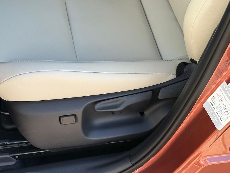 Lexus LBX 1.5 HSD e-CVT Elegant Tech - fotka 13 z 28